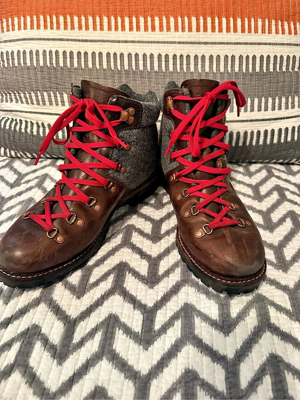 Woolrich Rockies women's hiking boots, featuring brown leather